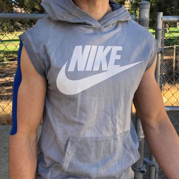 Nike - Picture 2 of 5